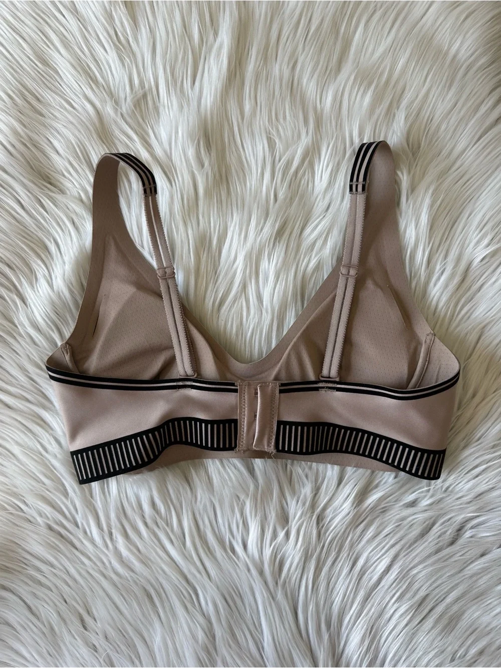 ALO Yoga Airlift Line Up Bra